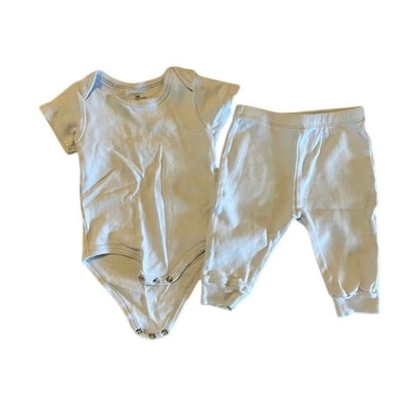 Baby Boy 6M Lot 9 Pieces (4 Bodysuit+Pants Outfits +  Hoodie)  Blue/Neutrals - Picture 6 of 12